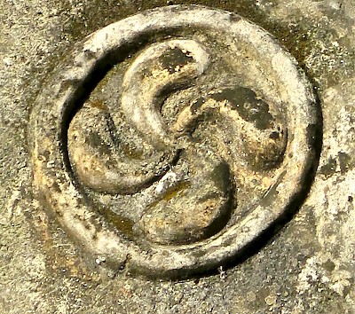 Lauburu on a gatepost in Cenotillo, Yucatan <a href=></a>